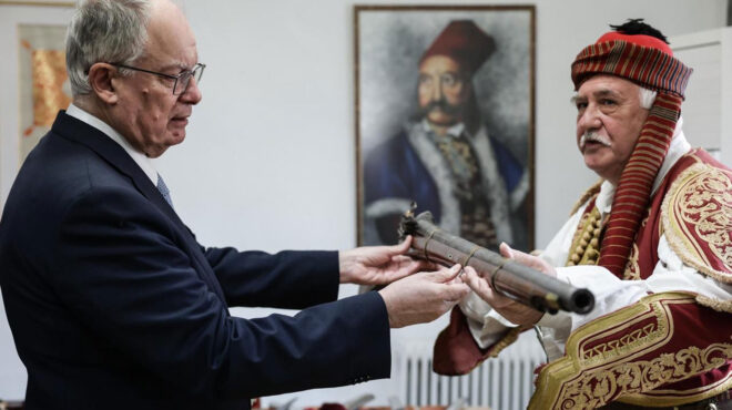 εκεί-όπου-άναψε-η-φλόγα-της-επανάσταση-564131797