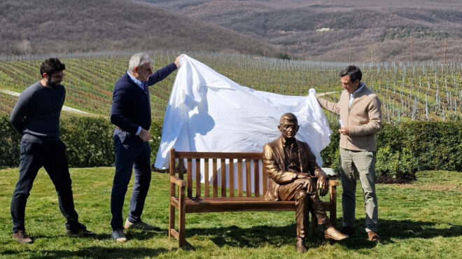 ο-γλυπτός-γιάννης-μπουτάρης-μάς-περιμ-564126967