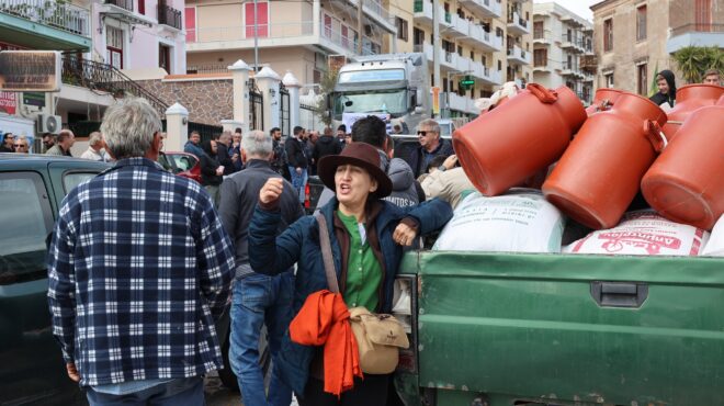 παράθυρο-για-τα-τυροκομικά-προϊόντ-564140827