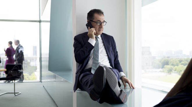 τσεμ-οζντεμίρ-στην-κ-η-φαραντούρη-ο-564114331