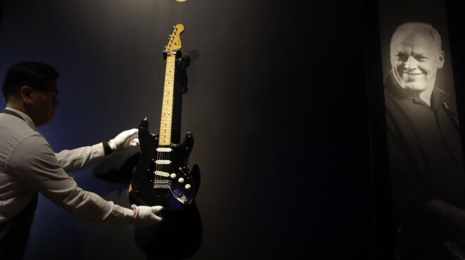 η-θρυλική-black-strat-του-ντέιβιντ-γκίλμορ-η-π-564127186