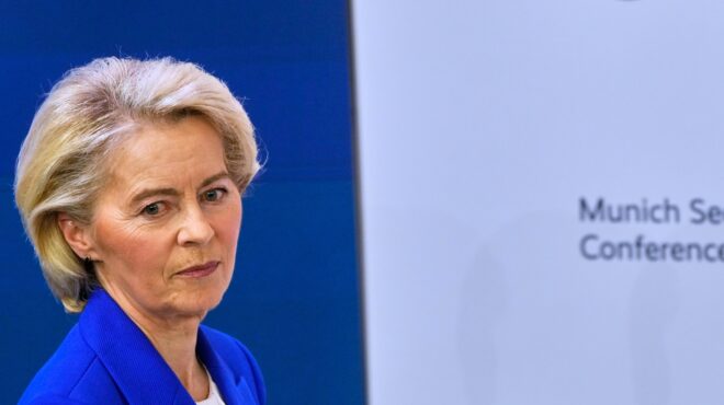 ε-ε-μπλεγμένες-γραμμές-για-τις-εξελί-564103387