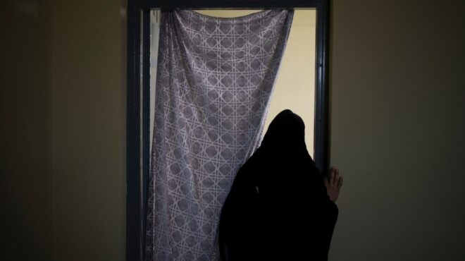 λίγο-ξύλο-δεν-θα-σε-σκοτώσει-δικαστή-564121627