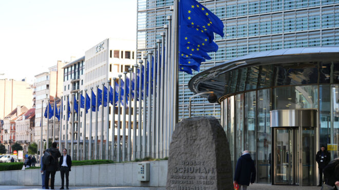 οι-δύο-γραμμές-της-ε-ε-και-το-άρθρο-42-564114475