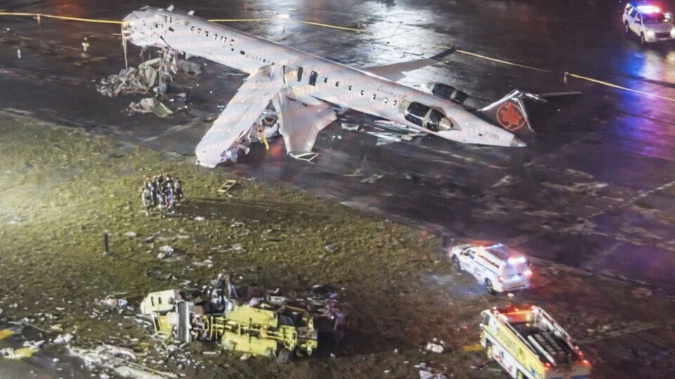 Νέα Υόρκη: Νεκροί οι δύο πιλότοι καναδικού αεροσκάφους λόγω σύγκρουσης με όχημα-1