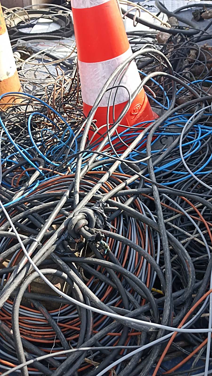 Μεγάλη επιχείρηση της ΕΛ.ΑΣ. στη Φυλή: Εκλεβαν ρεύμα με καλώδια 1.650 μέτρων-4