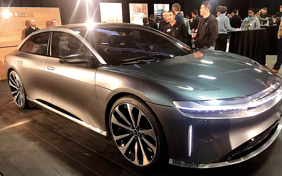 Τα ηλεκτρικά οχήματα επέτρεψαν να εξοικονομηθεί 1,7 εκατ. βαρέλια πετρελαίου την ημέρα πέρυσι-1