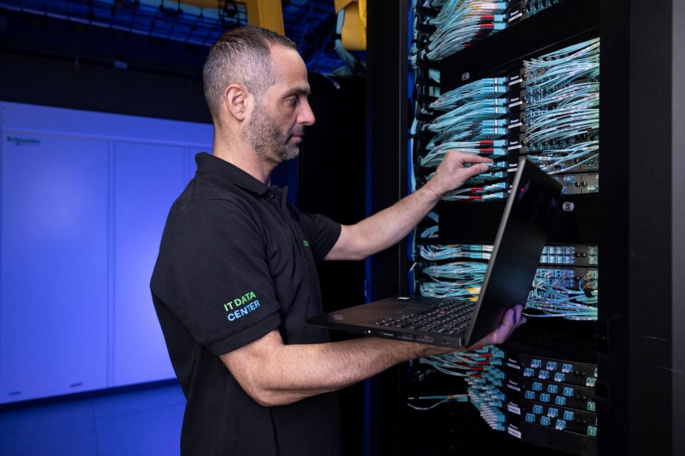 Νέες υποδομές Data Center για τις AI ανάγκες των επιχειρήσεων από την COSMOTE TELEKOM-1