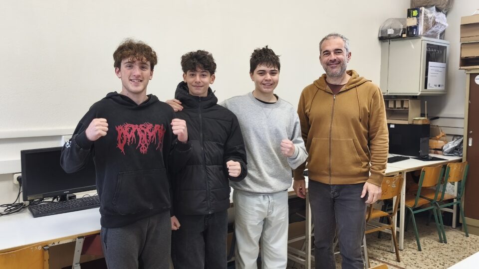 Όταν η τεχνολογία γίνεται σύμμαχος: Η μαθητική ομάδα από τη Μυτιλήνη που βρήκε λύση στο «tech neck»-1