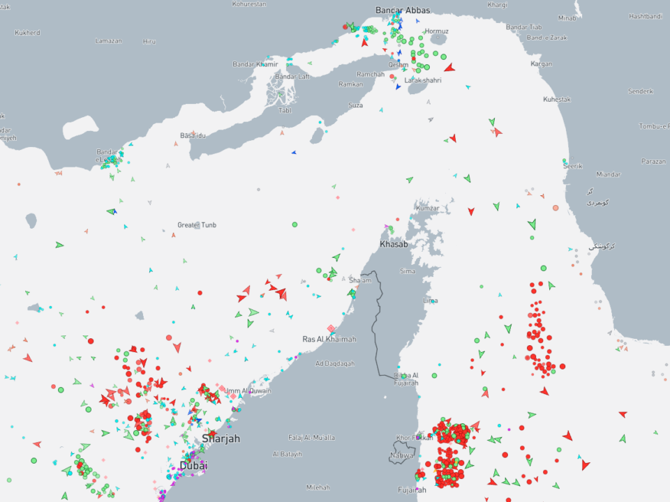 Στενά του Ορμούζ: Εκατοντάδες τάνκερ σταματούν να κινούνται-1