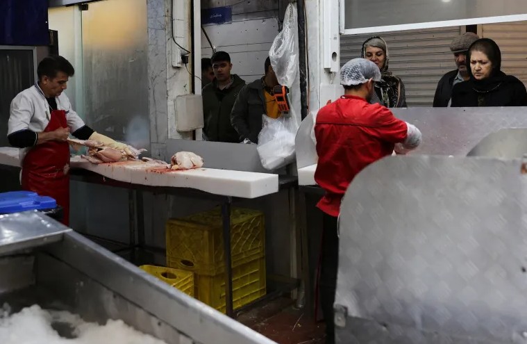 Ανταπόκριση από Τεχεράνη: Βόμβες, μπλακ άουτ στο Διαδίκτυο και ουρές για ψωμί -2