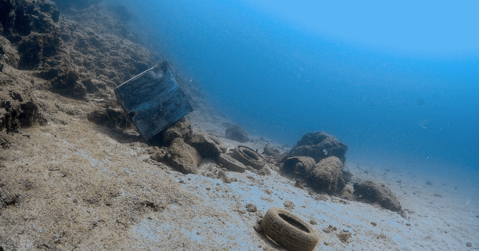 Αγκίστρι: Μια χωματερή στον βυθό της θάλασσας-1
