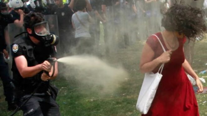 τουρκία-εριξε-χημικά-σε-διαδηλώτρια-κ-564130303