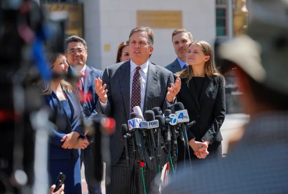 Τι αλλάζει στα social media μετά την ιστορική απόφαση για τον εθισμό-1