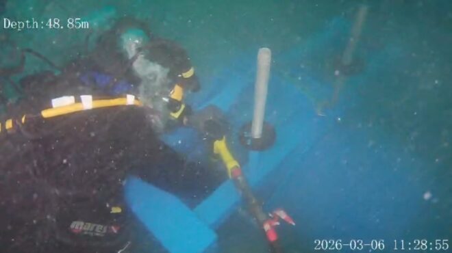 μάχη-στα-50-μέτρα-βάθος-για-το-νερό-της-αί-564121780