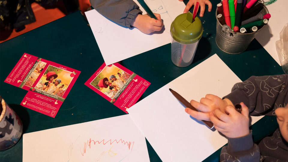 «Μήλα, ζάχαρη, κανέλα»: Η παιδική παράσταση των 18 σεζόν-1