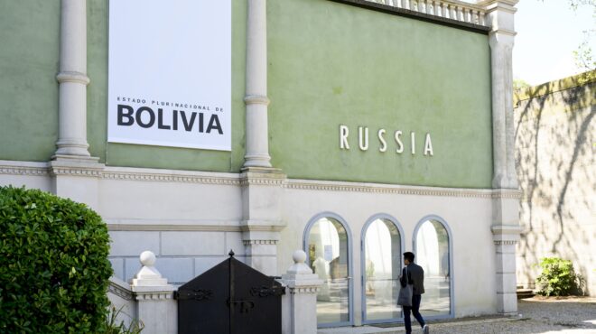 αντιδράσεις-στην-μπιενάλε-για-την-επι-564120781