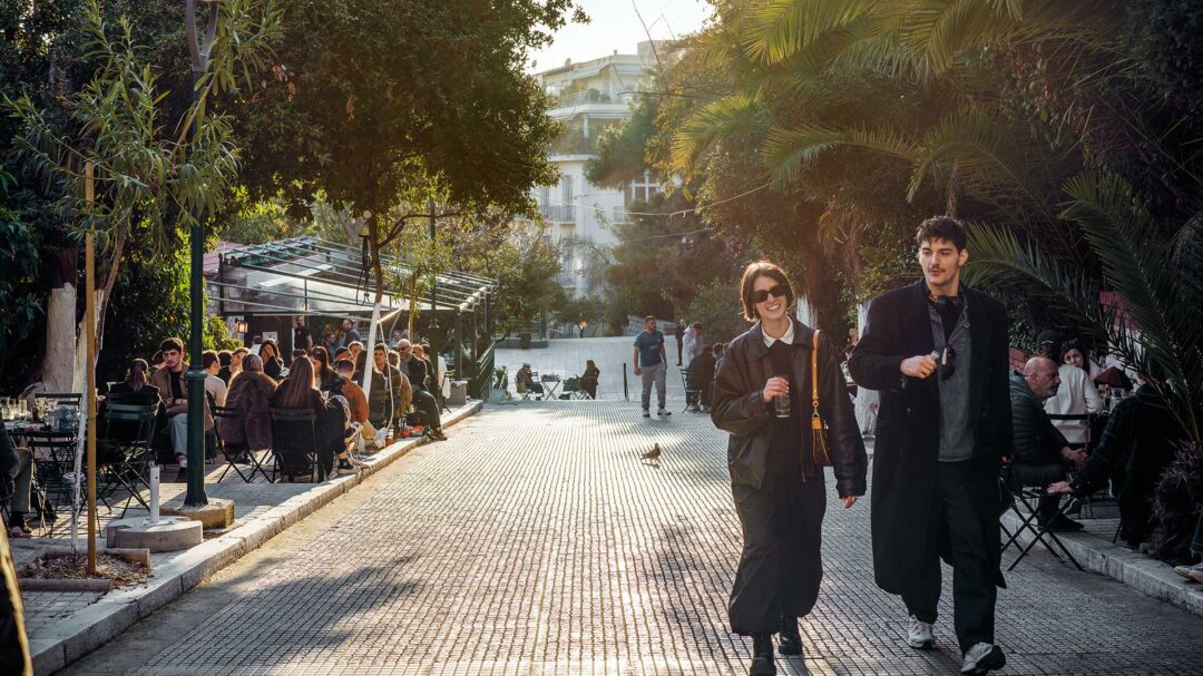 ενα-μικρό-χωριό-στο-κολωνάκι-564130189