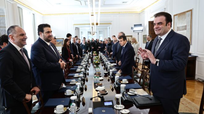 η-ζυγαριά-των-εκλογών-564147676