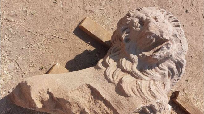 ο-λέων-της-κρήνης-στη-μαρμαρόστρωτη-πλ-564108448