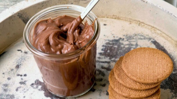 aλειμμα-με-σοκολάτα-και-ταχίνι-564151801