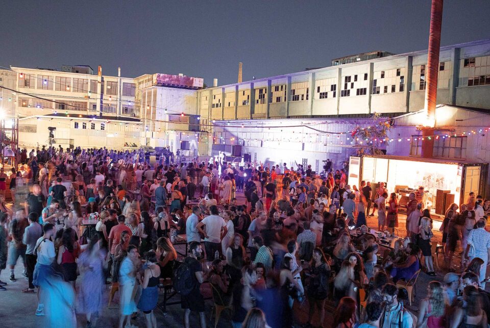 Ο εχθρός του λαού: Αλ Τσαντίρι-1