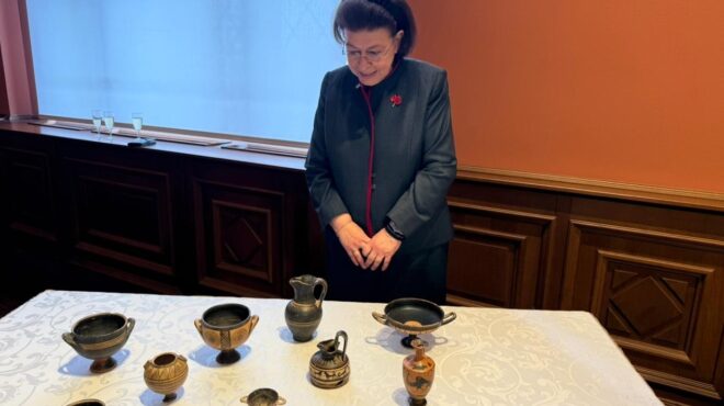 εννέα-αργολικά-αγγεία-επιστρέφουν-στ-564136819