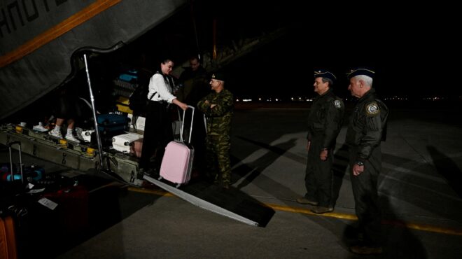 μεταξύ-σημαίας-και-ακρίβειας-564113131