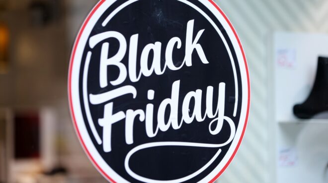 ε-ε-ενα-στα-τρία-διαδικτυακά-καταστήμα-564144268