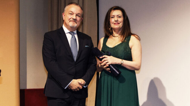 στην-καθηγήτρια-αρχαίας-ιστορίας-ιντ-564114571