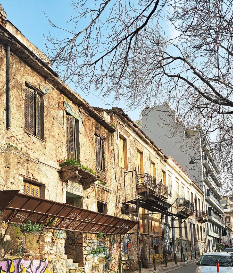 Πλατεία Κουμουνδούρου: Ενας σπάνιος δρόμος-1