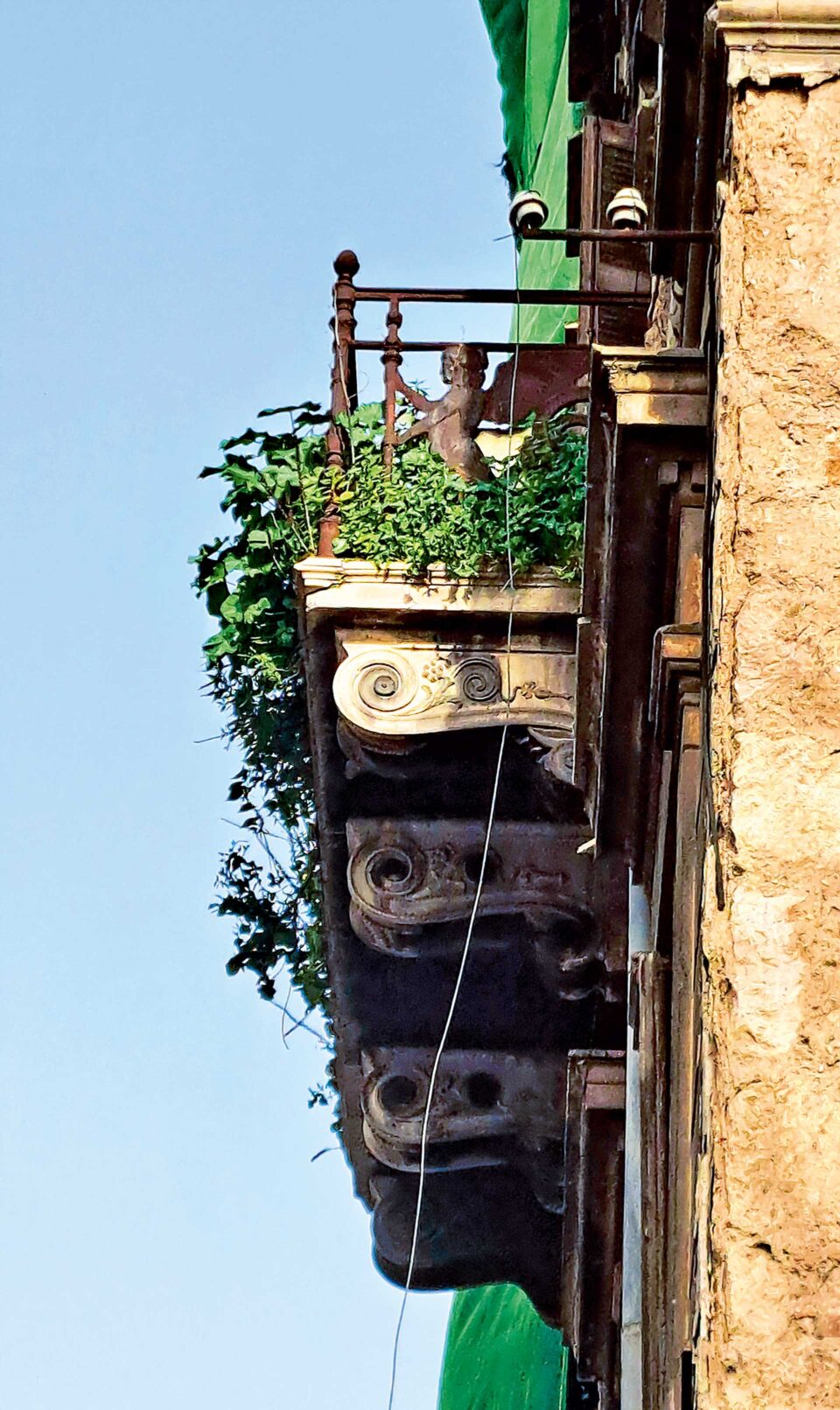 Πλατεία Κουμουνδούρου: Ενας σπάνιος δρόμος-2