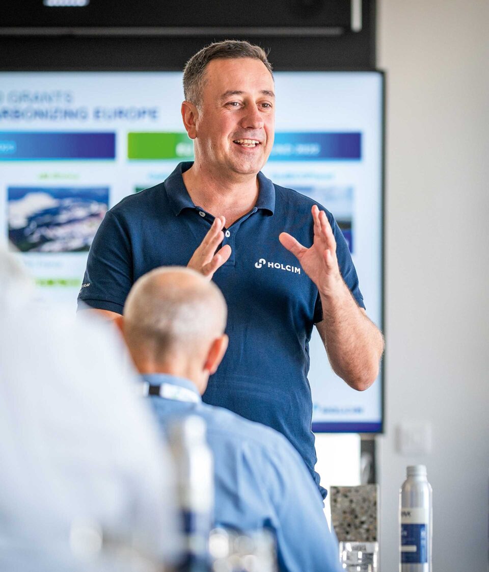 Μίγιαν Γκούτοβιτς: Η Ελλάδα είναι η βάση της Holcim στη Μεσόγειο-1