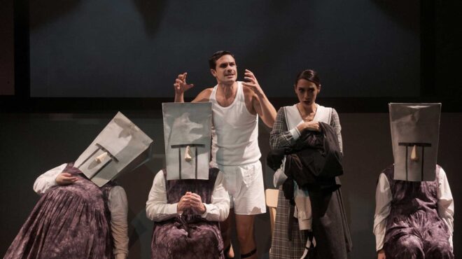 σκοτεινή-φάρσα-τρομακτικά-επίκαιρη-564115006