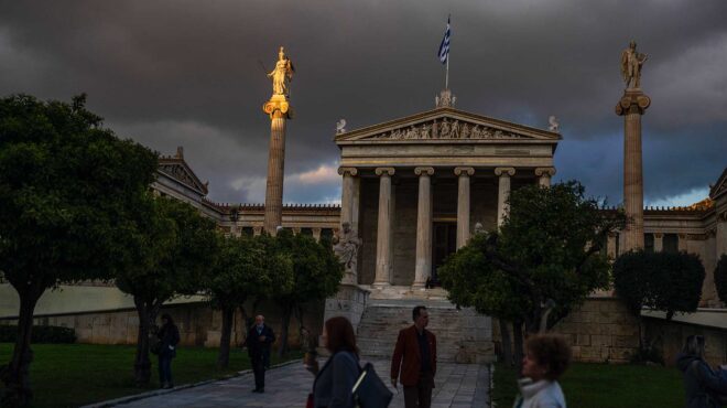 κάτι-τρέχει-στην-ακαδημία-564124393