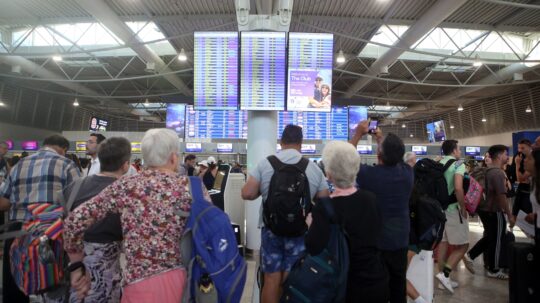 Σκιά πολέμου στον τουρισμό – Επιβράδυνση κρατήσεων