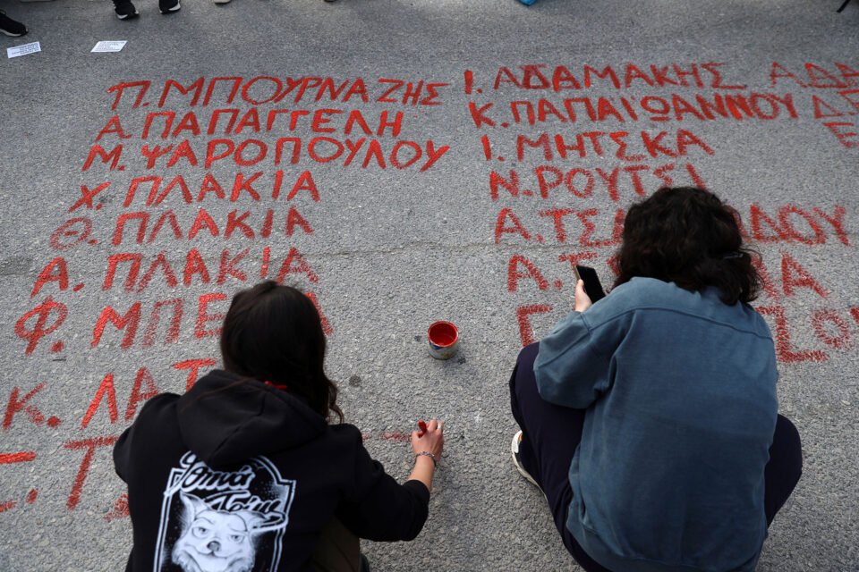 Δίκη για τα Τέμπη: Διακόπηκε για την 1η Απριλίου μετά από ώρες αντεγκλήσεων για την αίθουσα-3