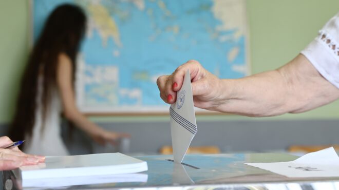 δημοσκόπηση-ενας-στους-δύο-κρίνει-ανε-564153244