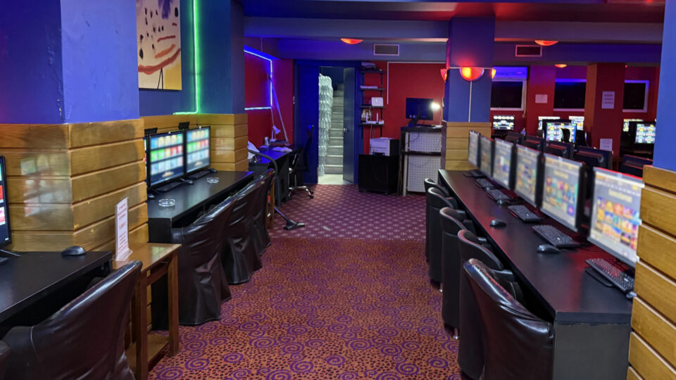 «Ομοσπονδία» παράνομου τζόγου εξαπατούσε παίκτες με ψεύτικα τζακ ποτ-1