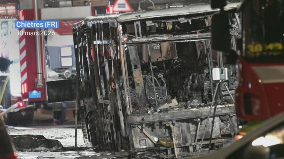 Ελβετία: Εξι νεκροί από φωτιά σε λεωφορείο – Πληροφορίες για αυτοπυρπόληση άνδρα-1