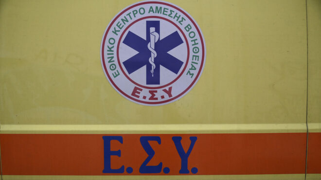 ενας-τραυματίας-σε-ανατροπή-αυτοκινή-564129598