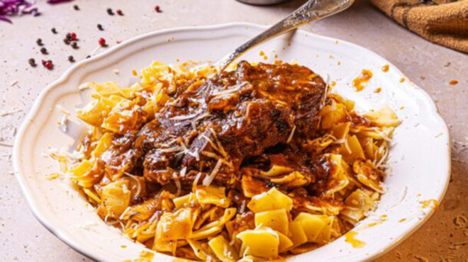 γίδα-κοκκινιστή-με-πέτουρα-564102910