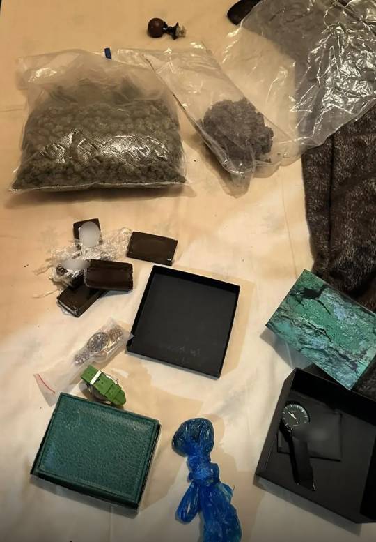 Μεγάλη επιχείρηση της ΕΛ.ΑΣ. στα δυτικά προάστια: Εντοπίστηκε σπίτι – «οπλοστάσιο»-1