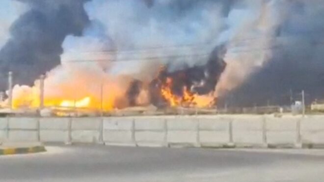 ο-τραμπ-παγώνει-όλες-τις-επιθέσεις-σ-564139381