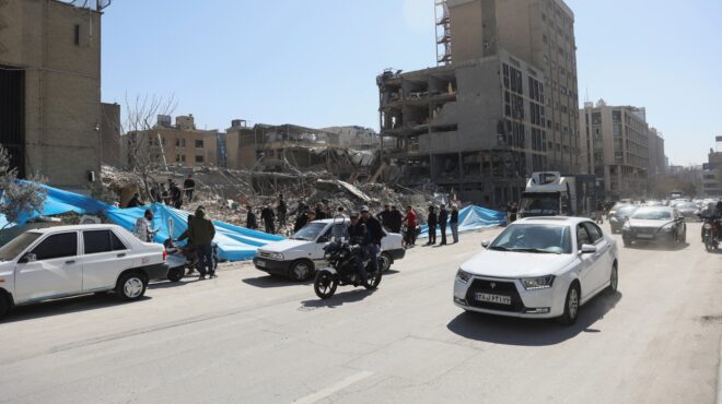 οηε-100-000-άνθρωποι-εγκατέλειψαν-την-τεχερ-564108061