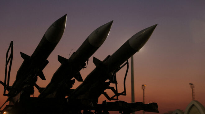 τούρκος-αξιωματούχος-ο-ιρανικός-πύρα-564107674