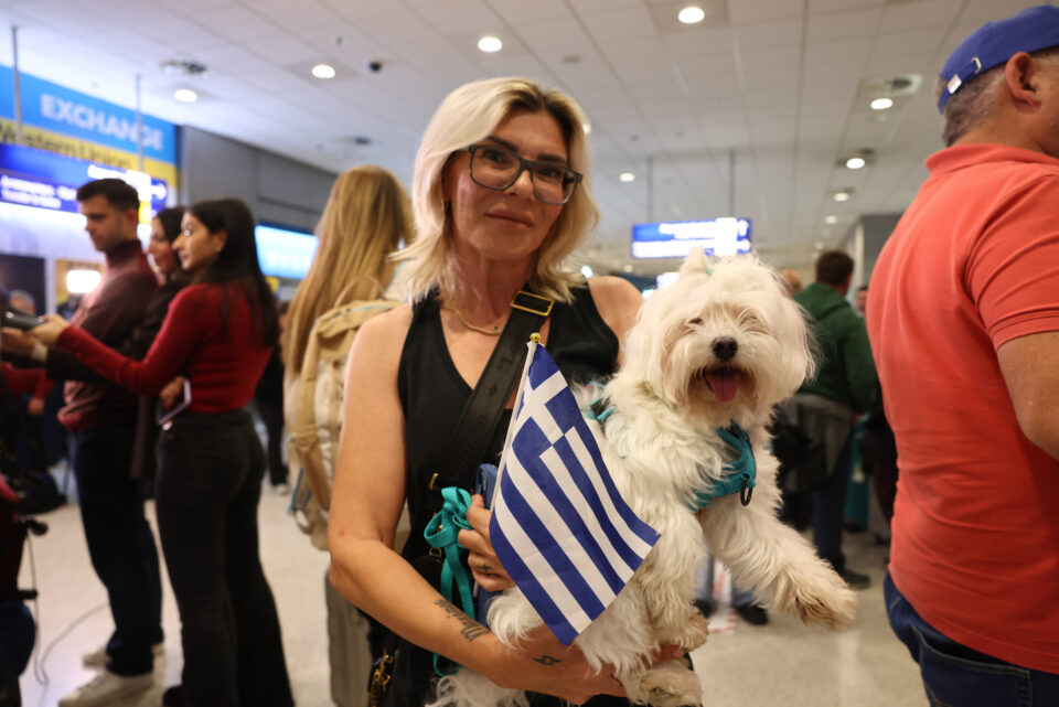 Ελληνες επέστρεψαν με τα κατοικίδιά τους από το Αμπου Ντάμπι-6