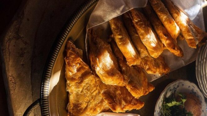 κοτόπιτες-με-μπεσαμέλ-από-τη-σύρο-564149785