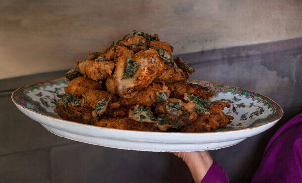 κοτόπουλο-τηγανητό-σε-κουρκούτι-564143704