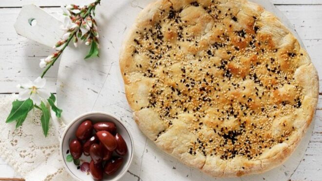 λαγάνα-με-ταχίνι-564127501